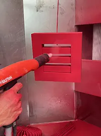 Recubrimiento en Polvo de Piezas de Láminas Metálicas